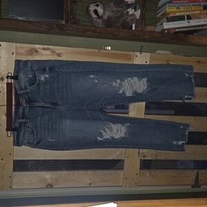 JUDY BLUE  distressed straight fit, cropped jeans.